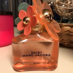 🛑SOLD🛑. Marc Jacobs Daisy Daze